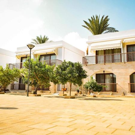 Golden Palms Guest House & Cafe فاماغوستا المظهر الخارجي الصورة