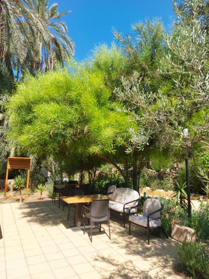 Golden Palms Guest House & Cafe فاماغوستا المظهر الخارجي الصورة