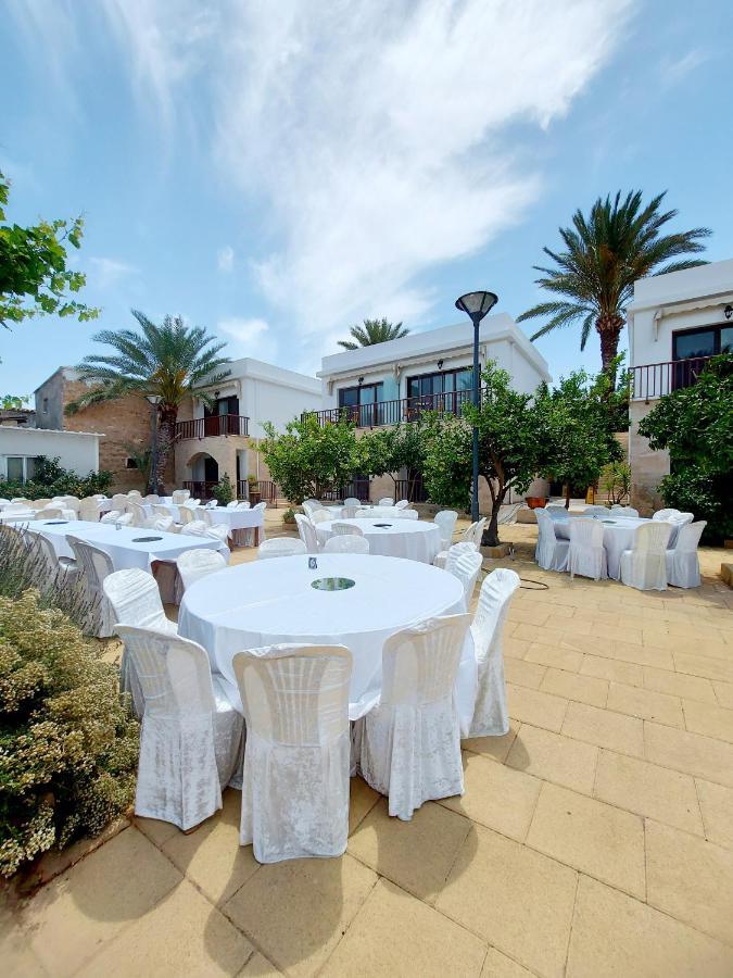 Golden Palms Guest House & Cafe فاماغوستا المظهر الخارجي الصورة