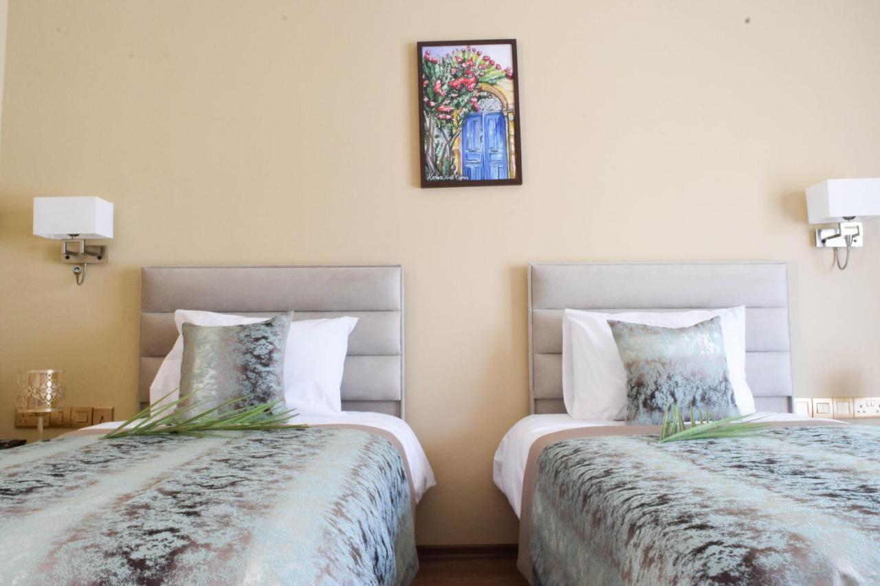 Golden Palms Guest House & Cafe فاماغوستا المظهر الخارجي الصورة