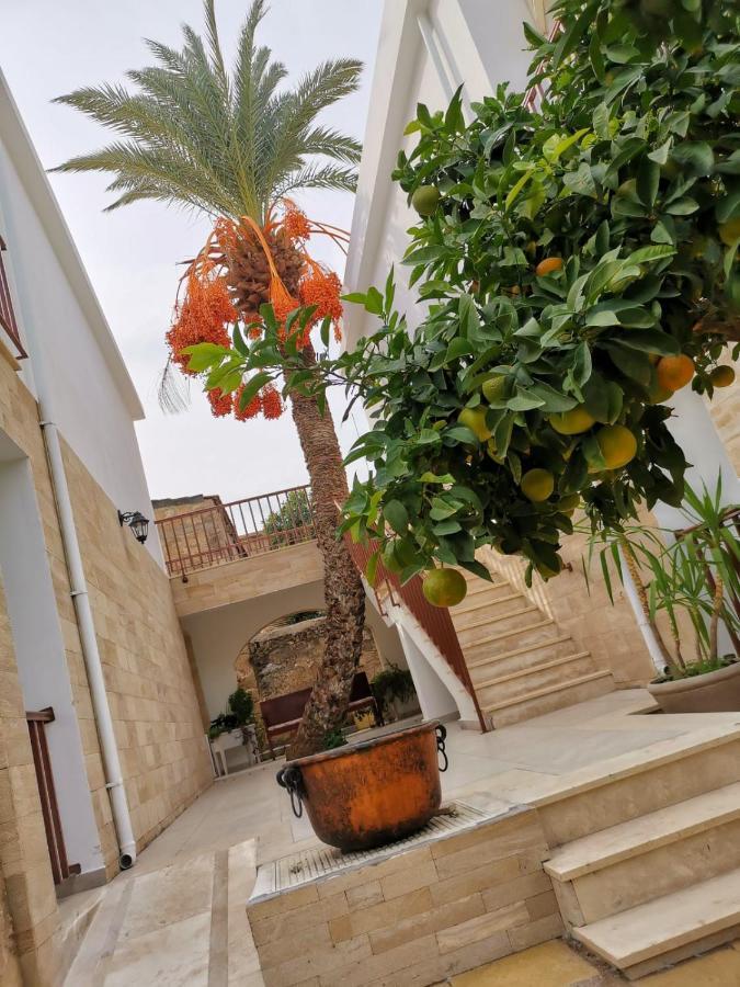 Golden Palms Guest House & Cafe فاماغوستا المظهر الخارجي الصورة