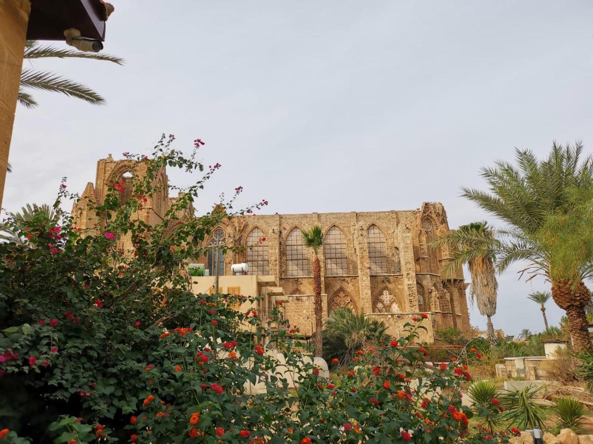 Golden Palms Guest House & Cafe فاماغوستا المظهر الخارجي الصورة