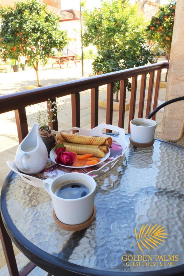 Golden Palms Guest House & Cafe فاماغوستا المظهر الخارجي الصورة
